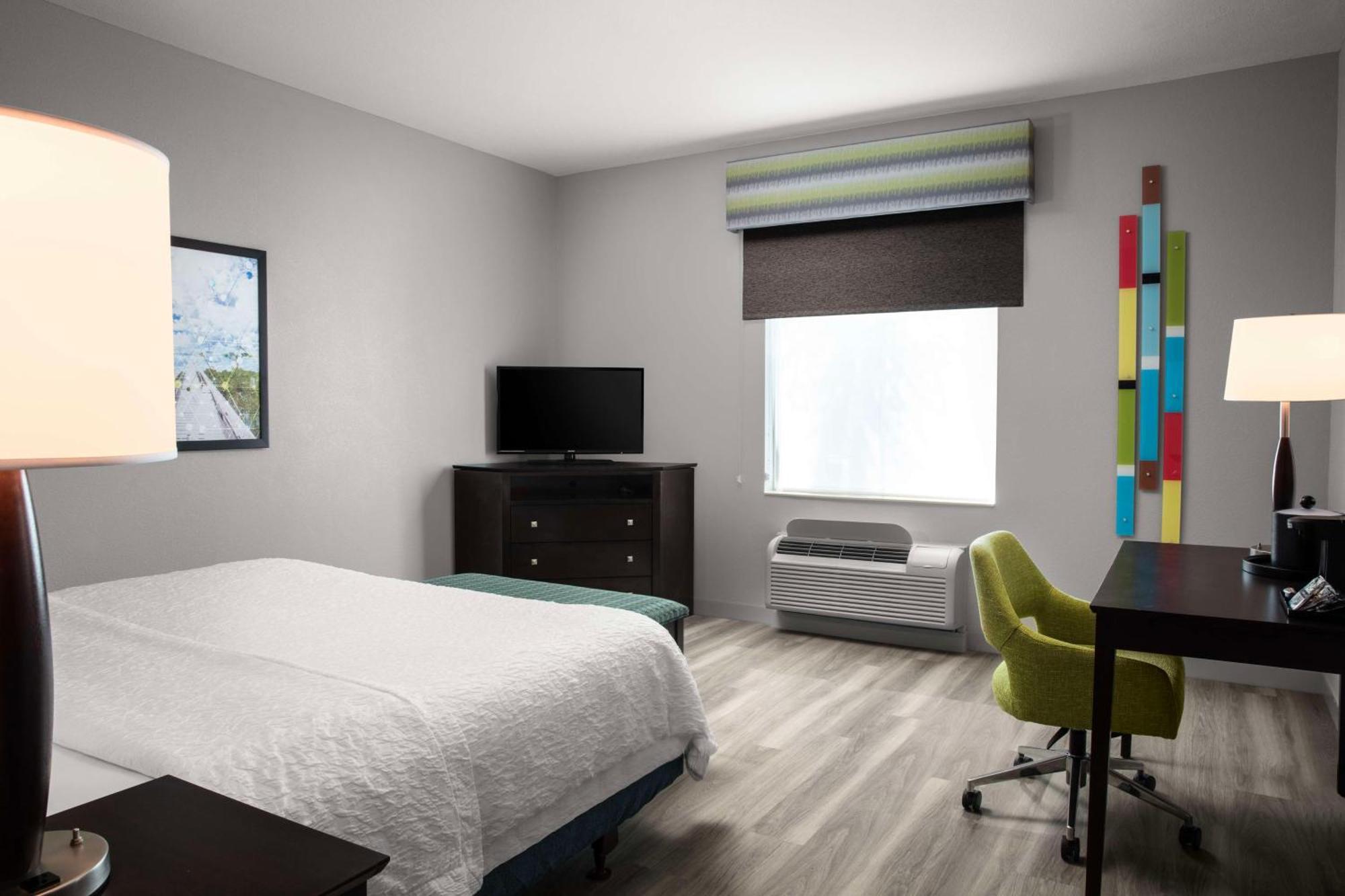 King Room with King Bed - Non-Smoking