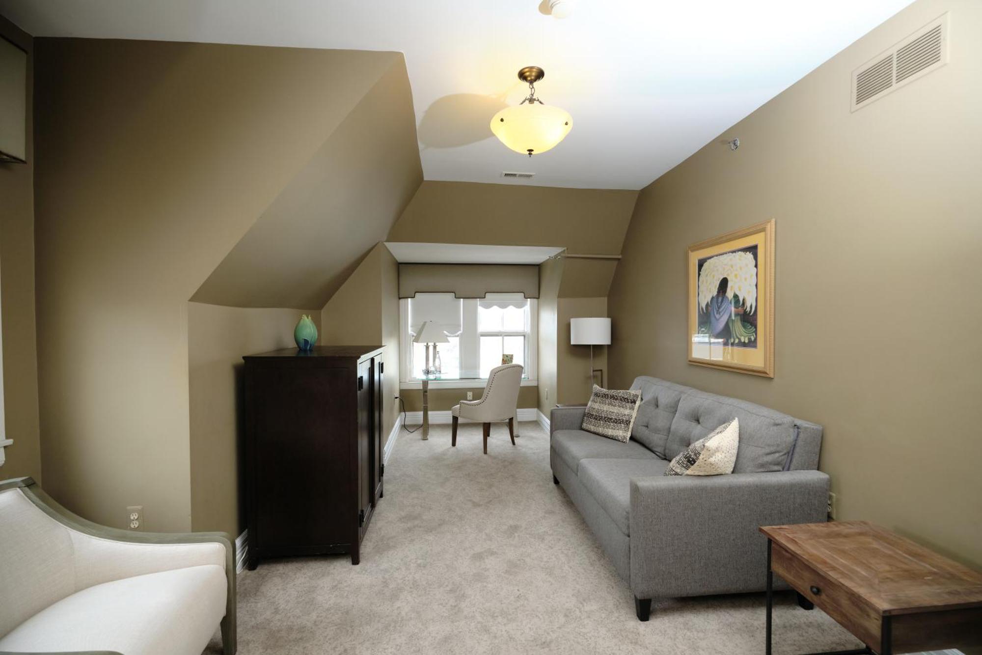 Owen House Queen Suite,1499351719:JPEG
