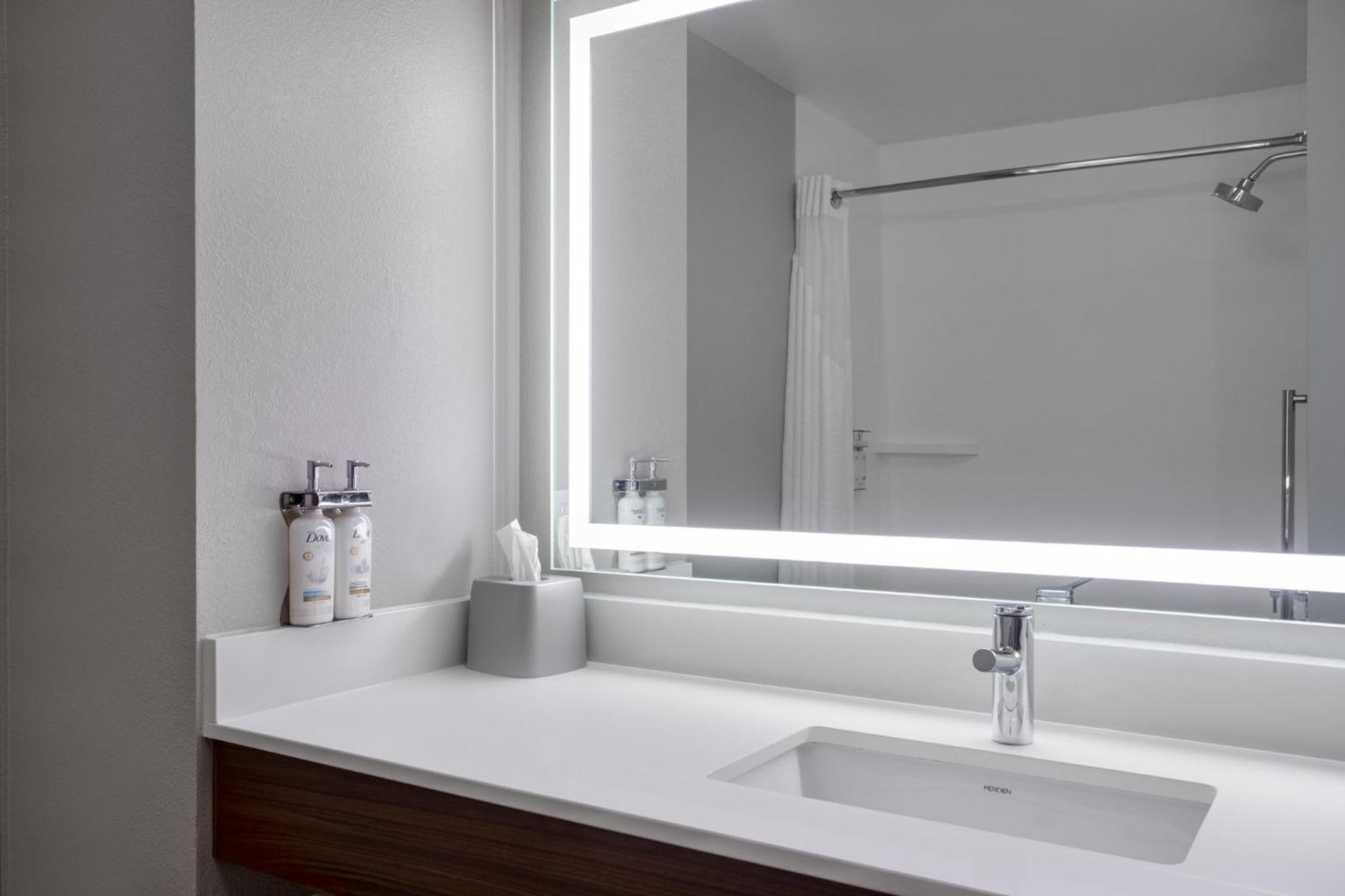 Standard King Room,1518523027:JPEG