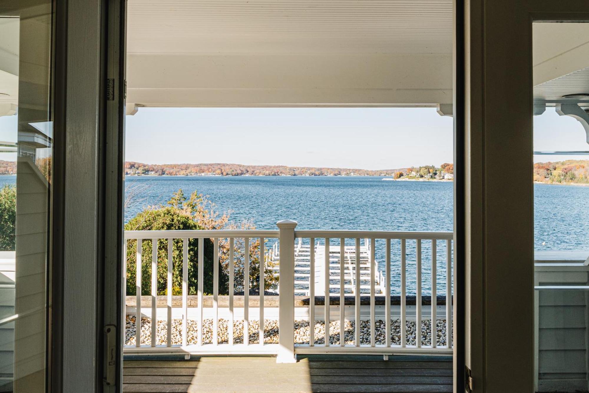 King Room with Balcony Lake View 5
