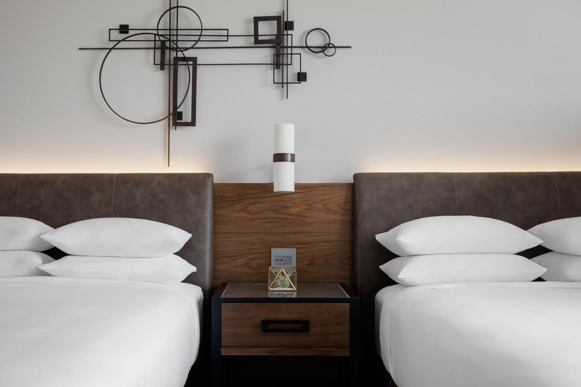 Queen Room with Two Queen Beds Lounge Access - City View