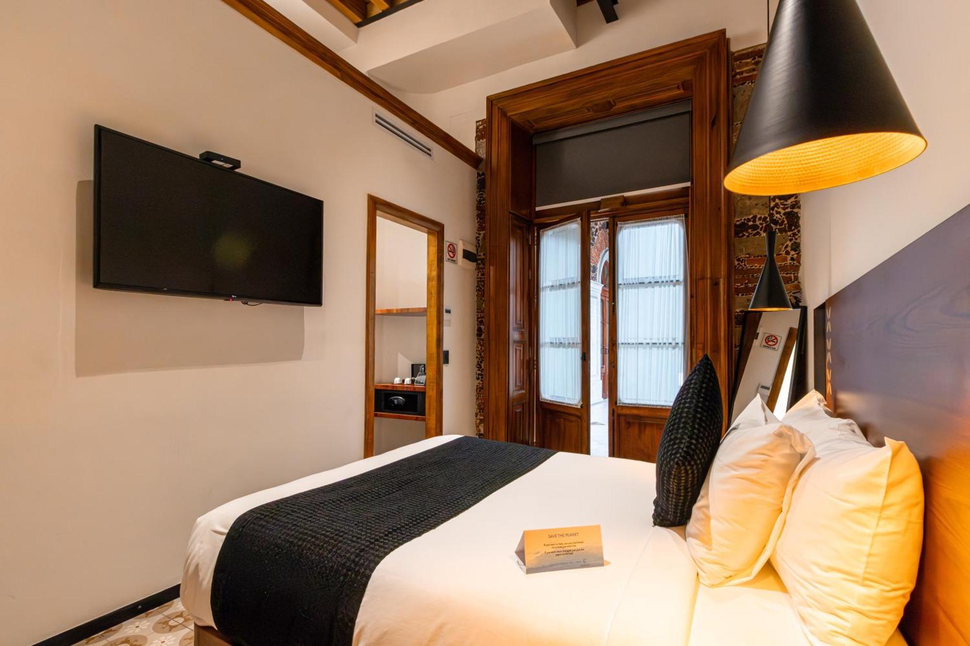 Standard Suite,1506943723:JPEG