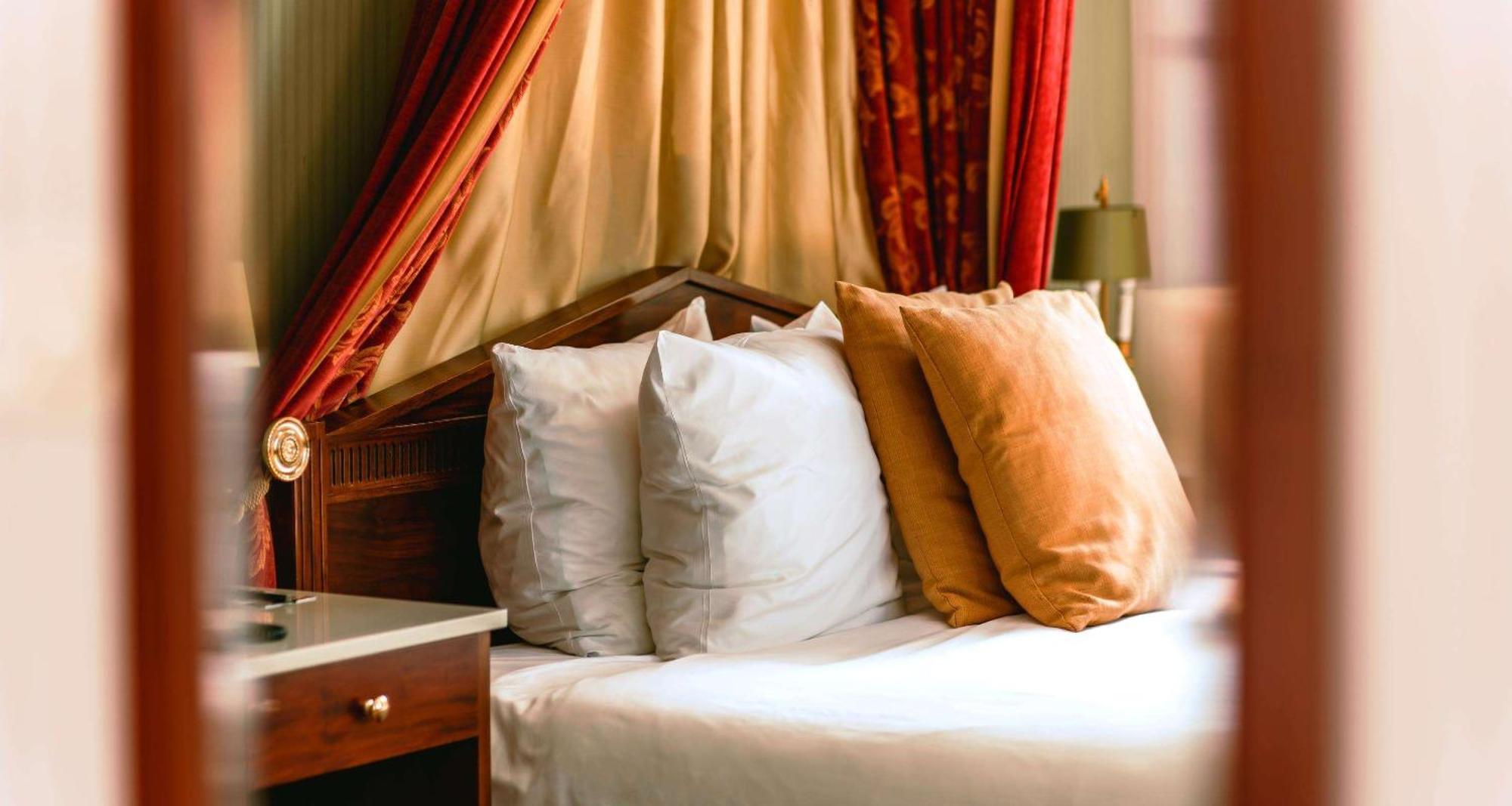 Empire Twin,1516393465:JPEG