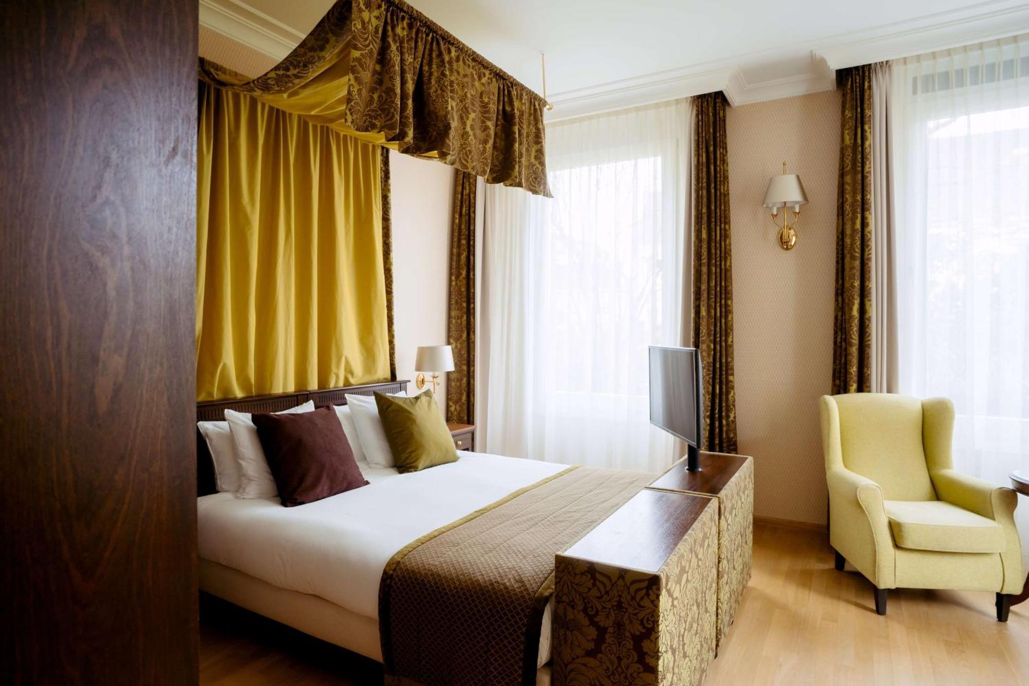 Luxury Double,1709752803:JPEG