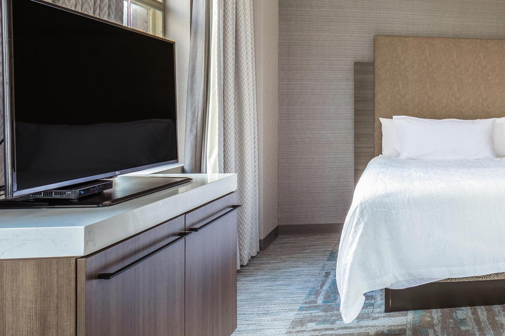 One-Bedroom Queen Suite with Sofa Bed,1703551029:JPEG