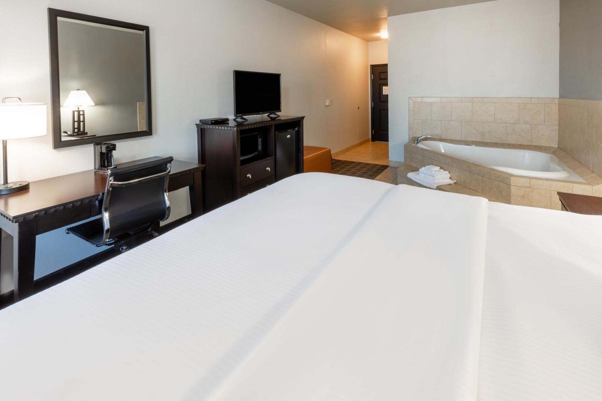 Deluxe King Room - Non-Smoking