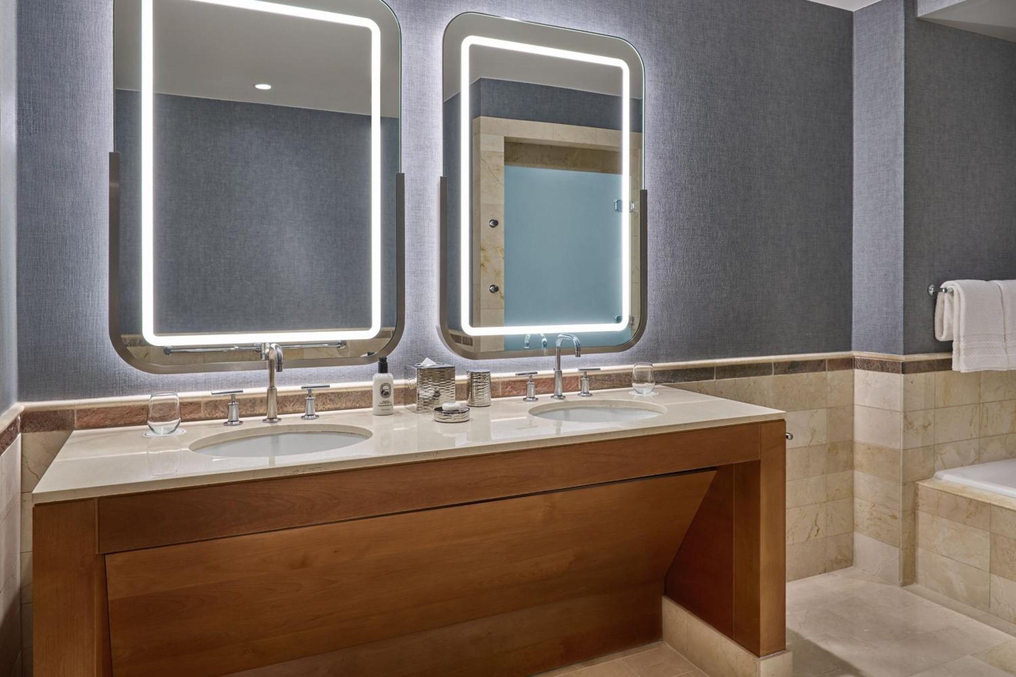 One-Bedroom Suite,1530311896:JPEG