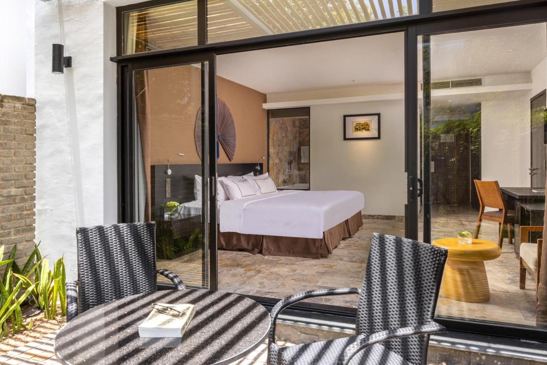 The Level Two Bedrooms with Terrace and Lounge benefits,1535586979:JPEG