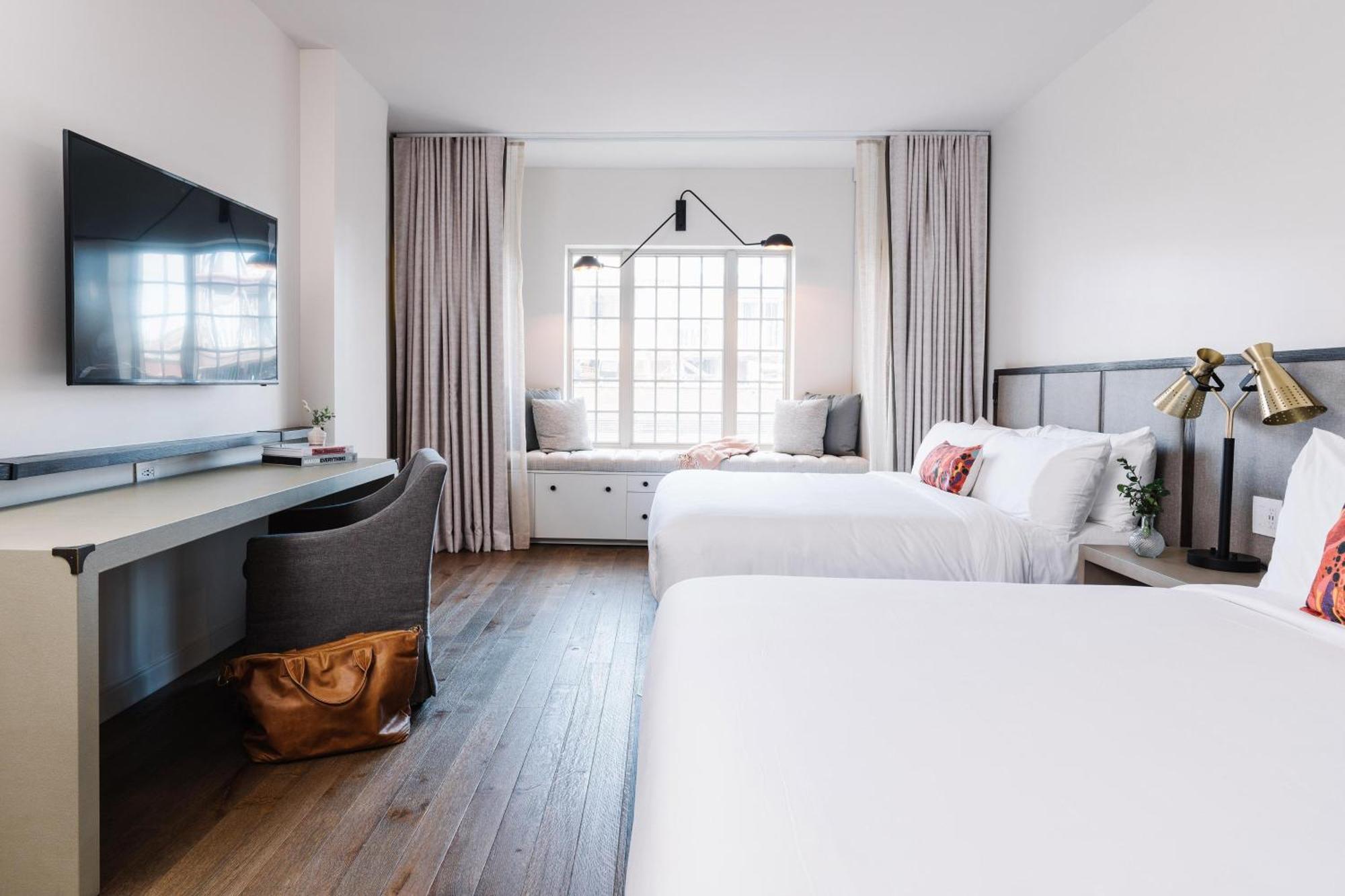 King Room with Two King Beds - City View,1532102077:JPEG