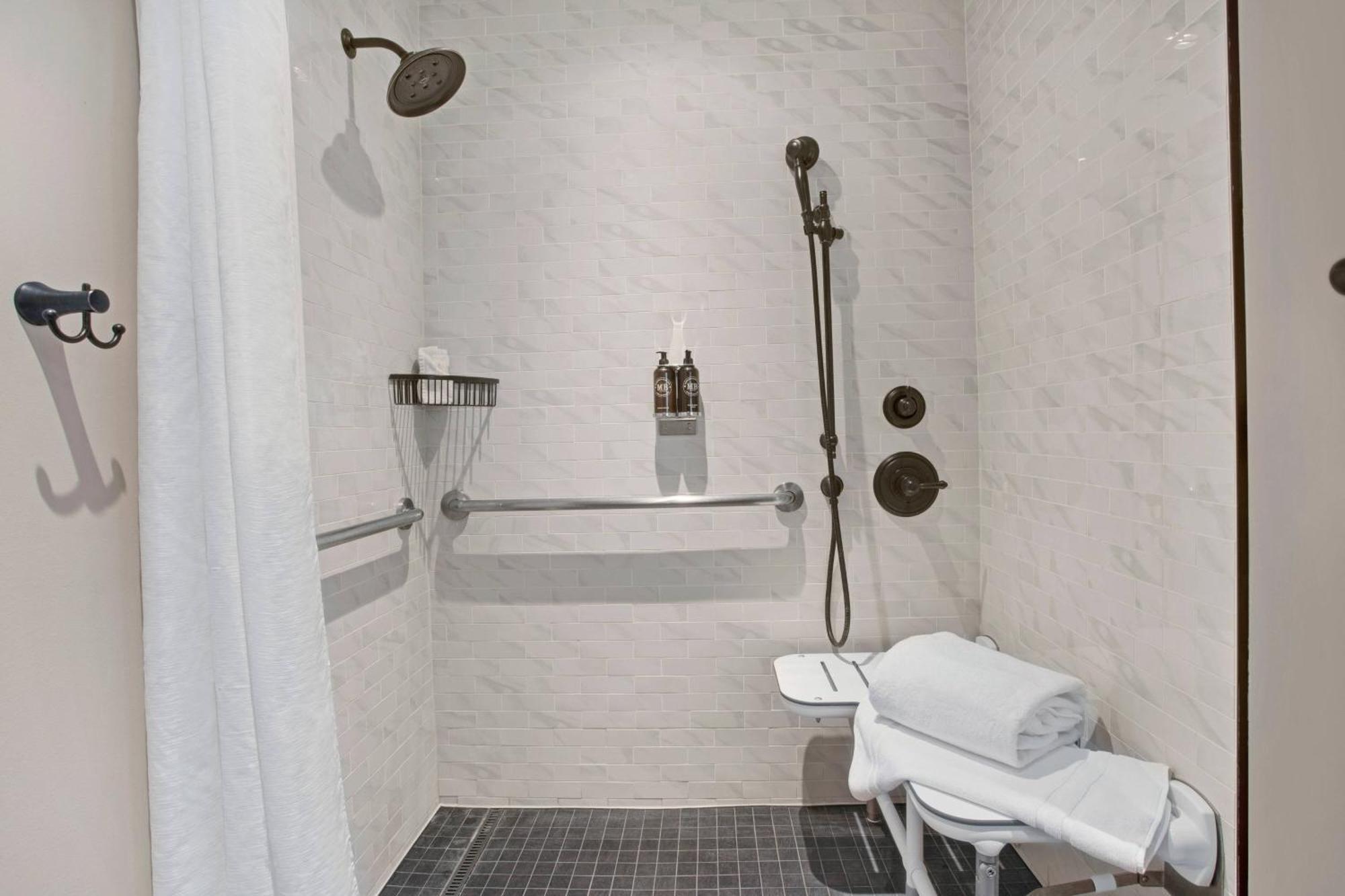 King Room,1554745756:JPEG