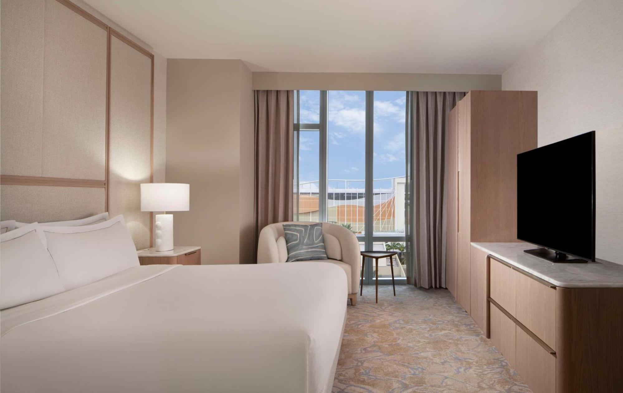 One-Bedroom Premium King Suite with Pool View,1535671591:JPEG