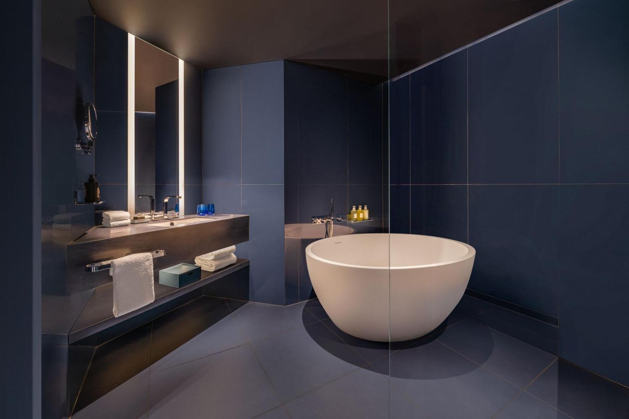 Deluxe Room, Guest room, 1 King, Darling Harbour view