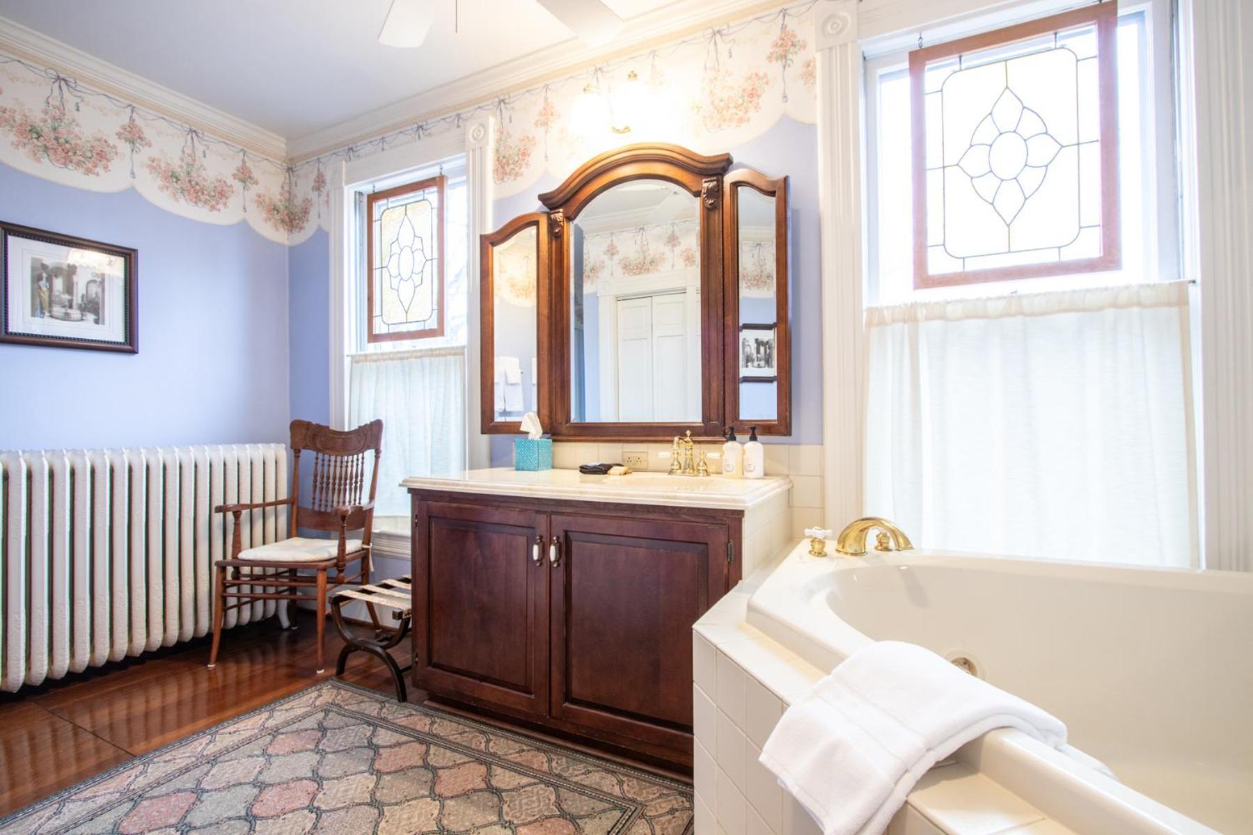Standard Queen Room
