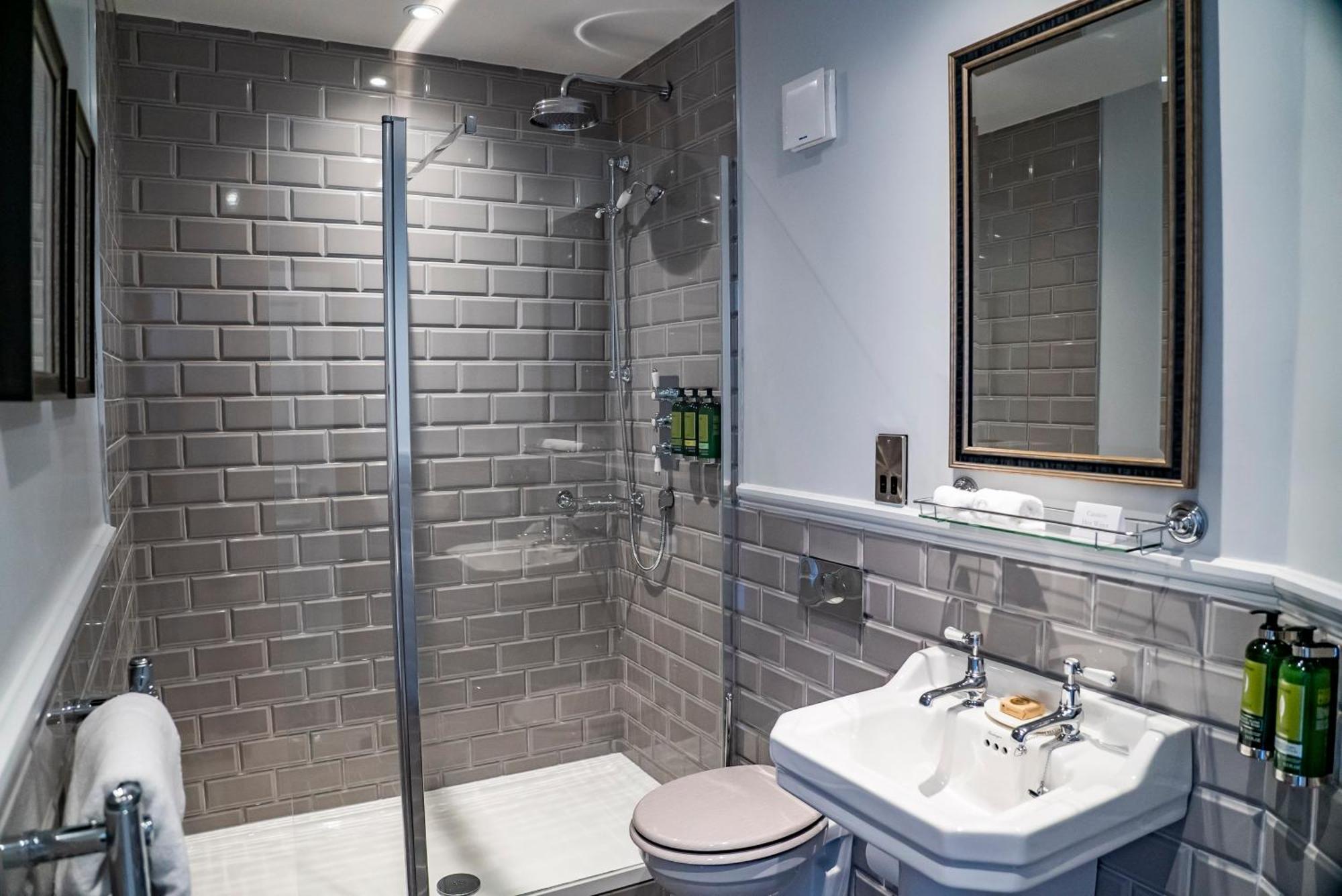 Classic Double Room,1539215839:JPEG