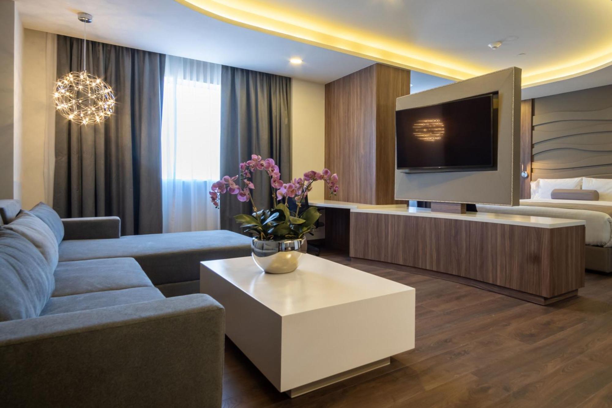 Junior King Suite with City View