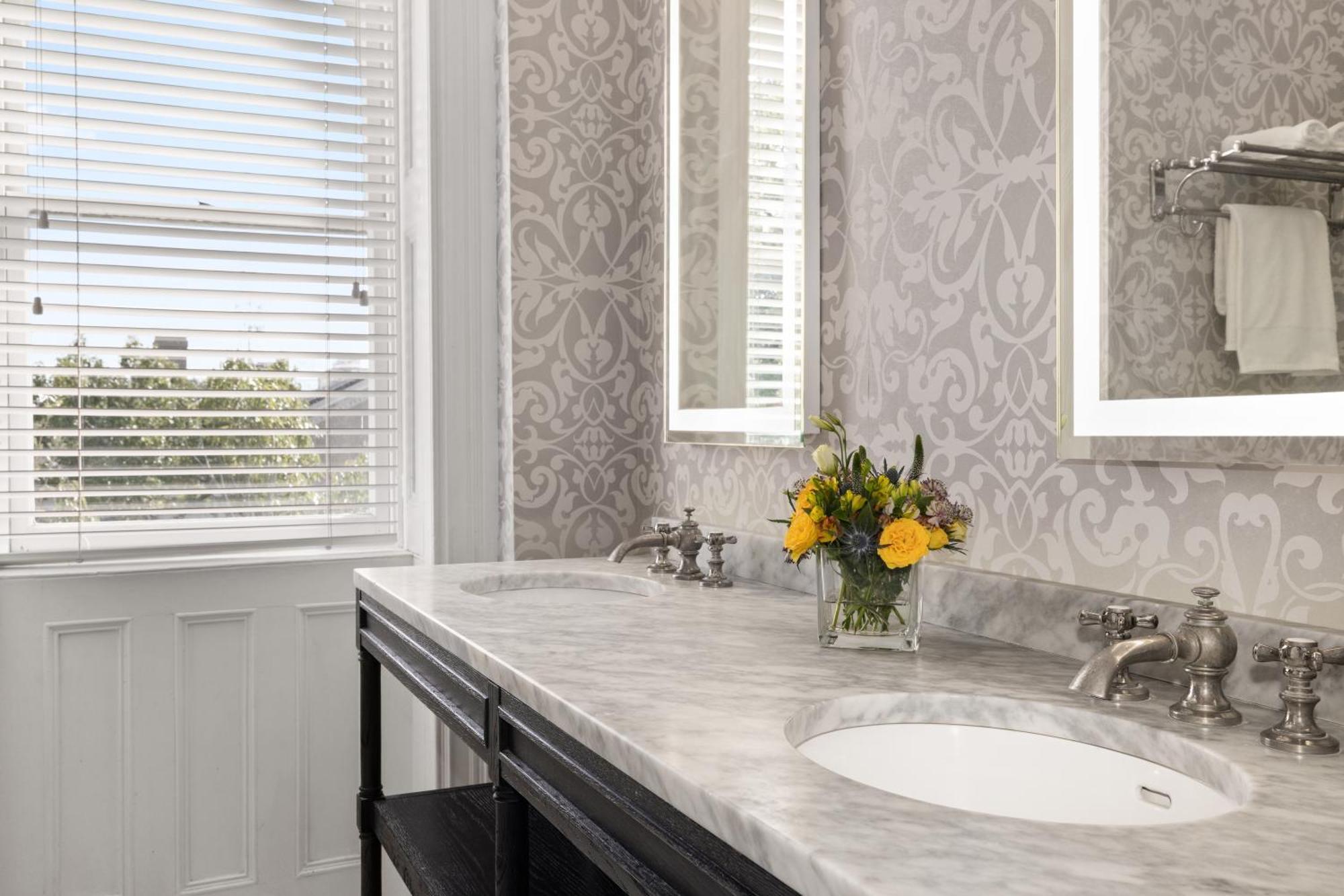 Queen Suite with Two Queen Beds - Earl of Chatham Suite,1541353630:JPEG