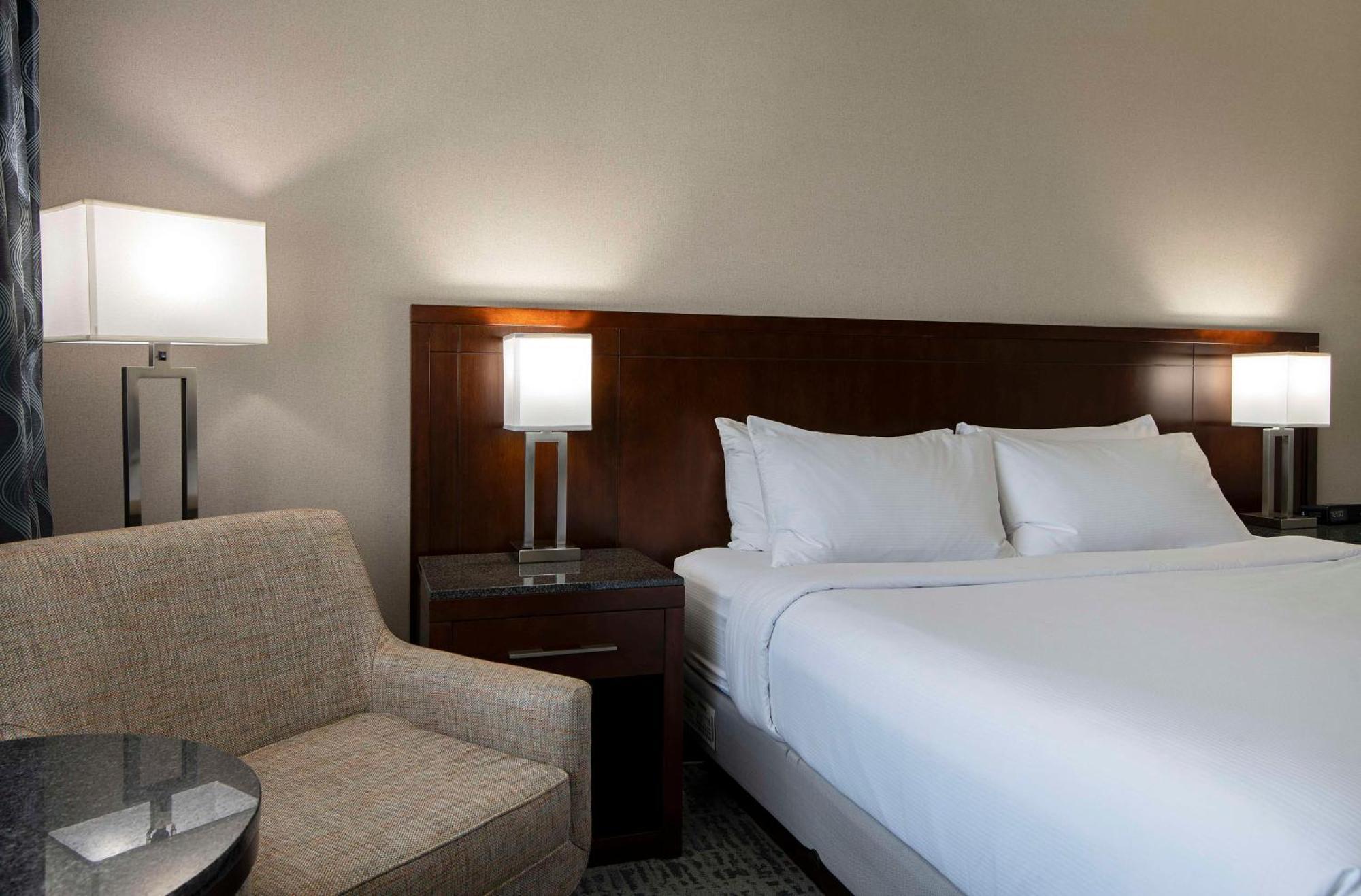 King Room with Roll-in Shower - Mobility and Hearing Accessible/Non-Smoking,1541524564:JPEG