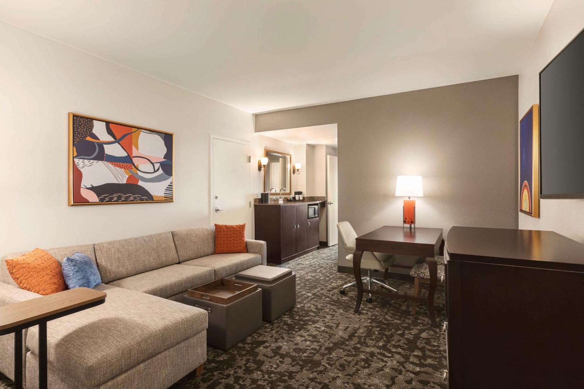 Two-Room King Suite - Non-Smoking,1541802112:JPEG