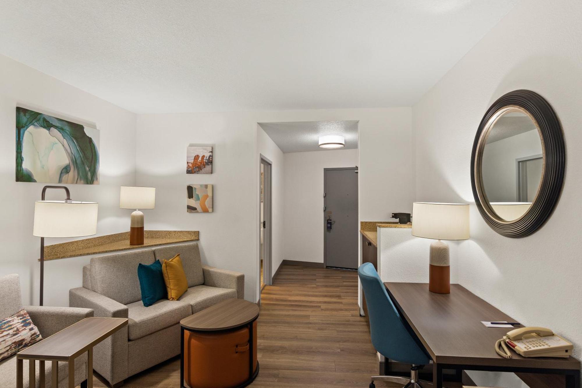 King Suite with Roll-In Shower - Accessible/Non-Smoking,1542406432:JPEG