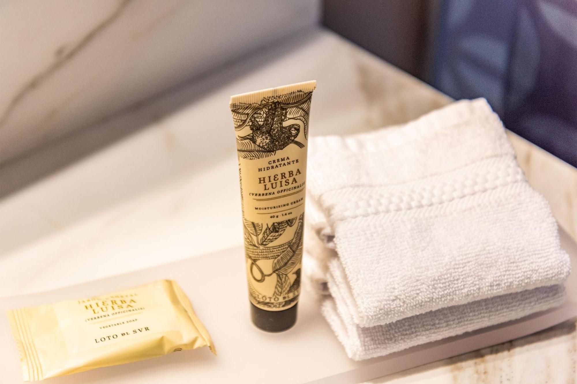 Premium, Guest room, 1 King,1543023448:JPEG