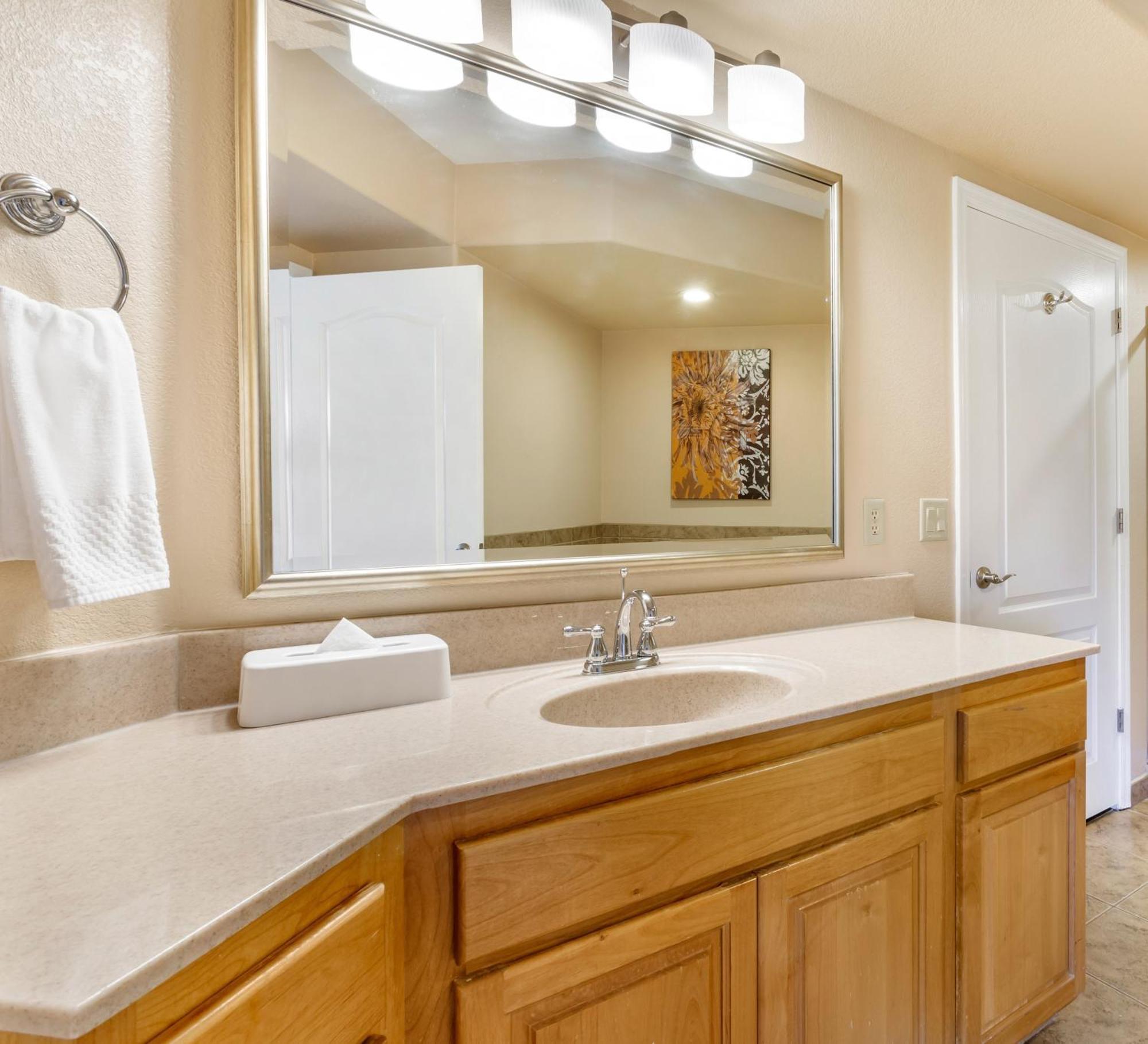 1 BEDROOM 1 KING SUITE ACCESSIBLE TUB,1654253626:JPEG