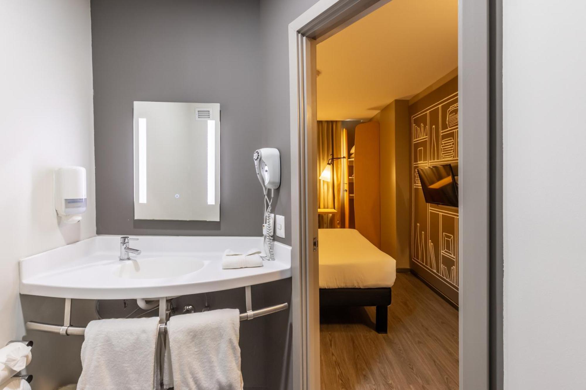 Standard Queen Room,1546692784:JPEG