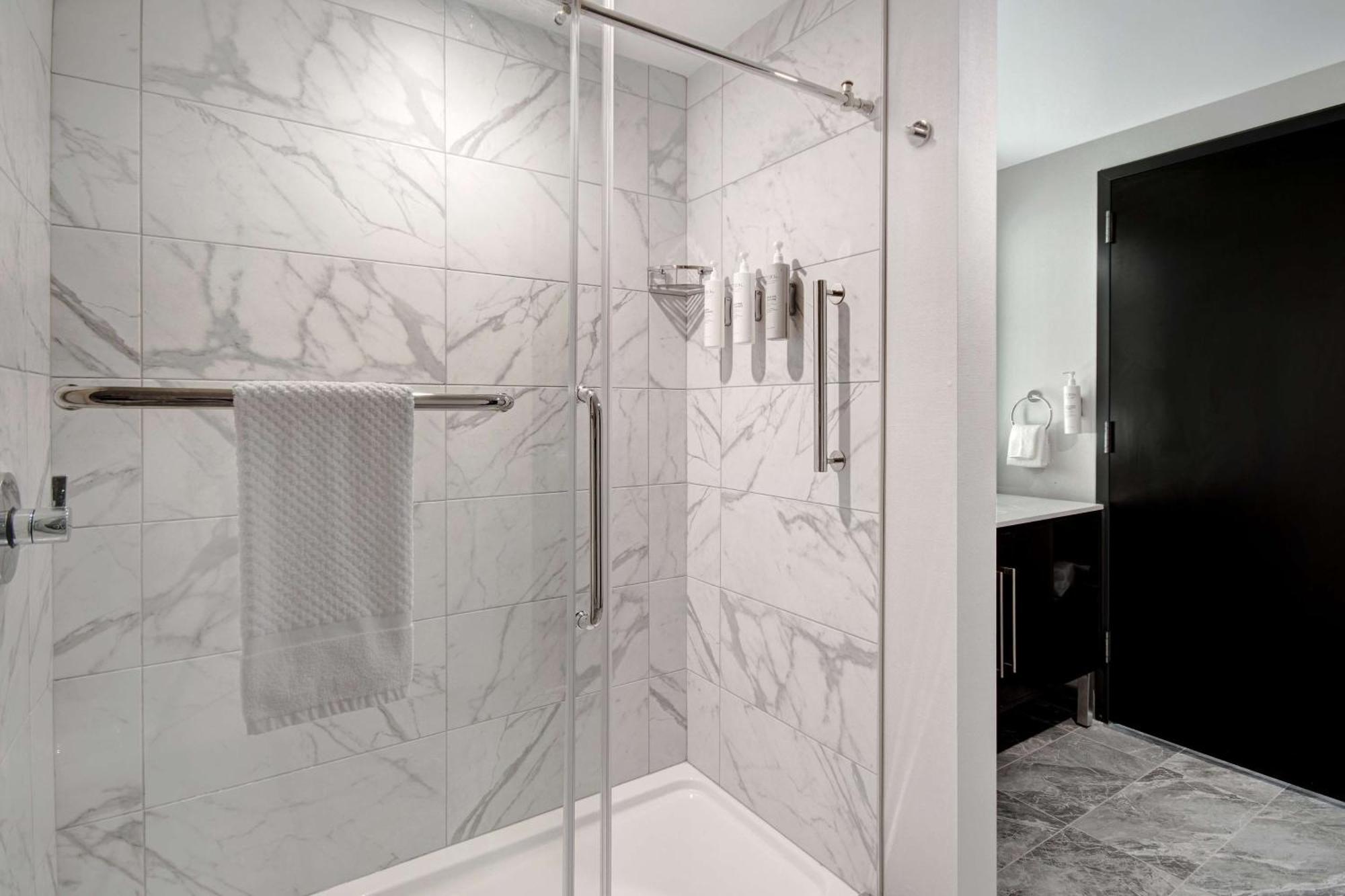 King Studio Suite