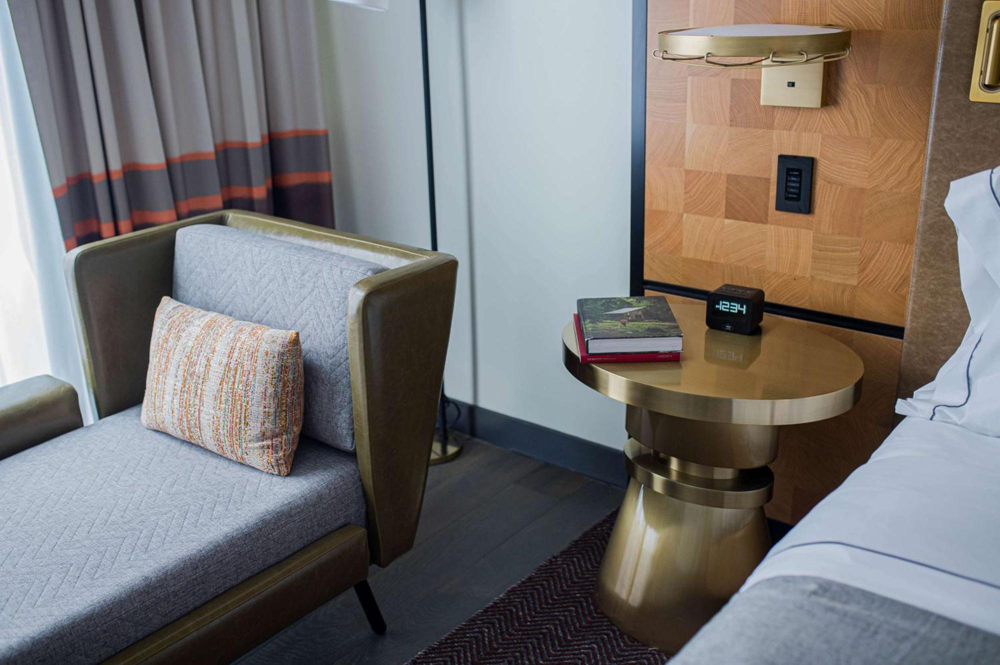 King Room,1546960651:JPEG