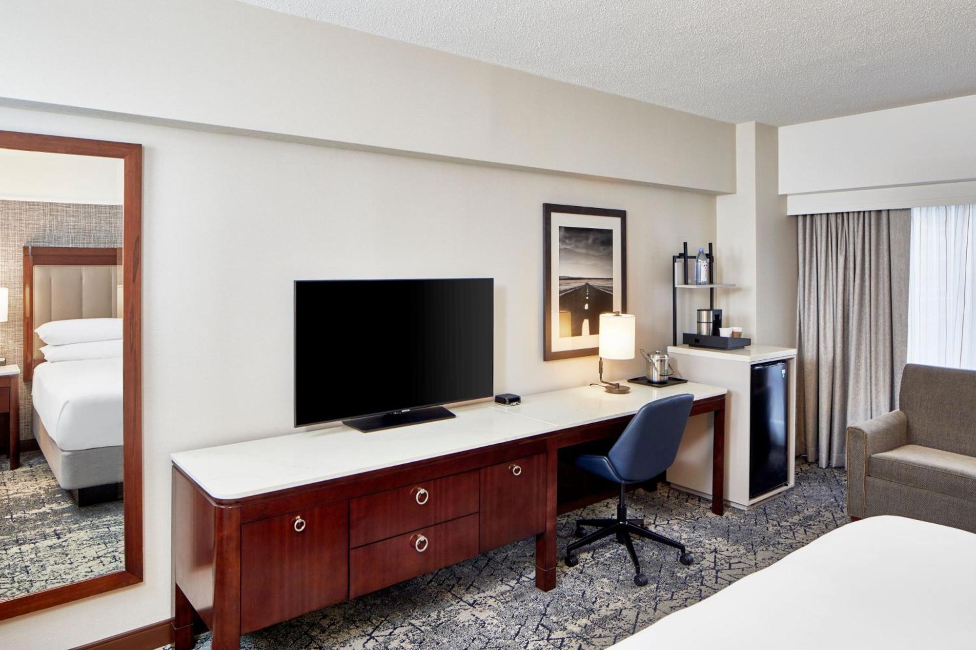 Traditional King Room with Sofa Bed