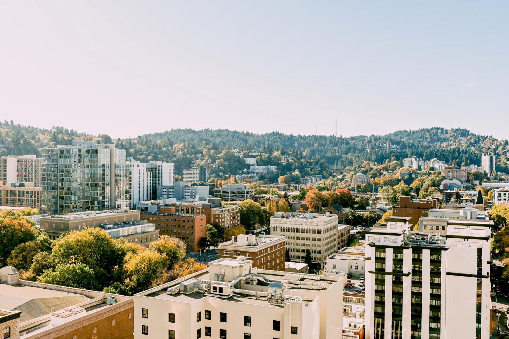 Corner Double Room with City View,1547345365:JPEG