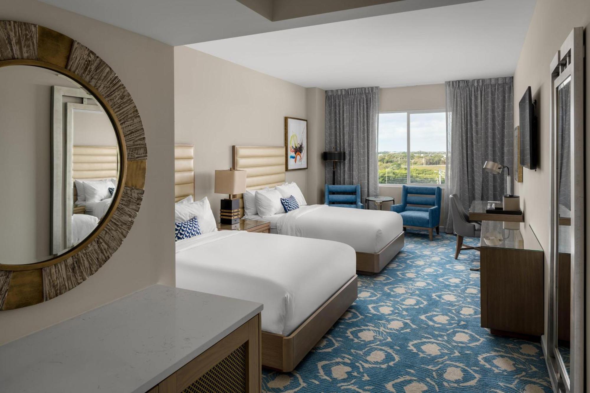 Classic Queen Room Two Queen Beds Transfer Shower Mobility Accessible,1547857417:JPEG