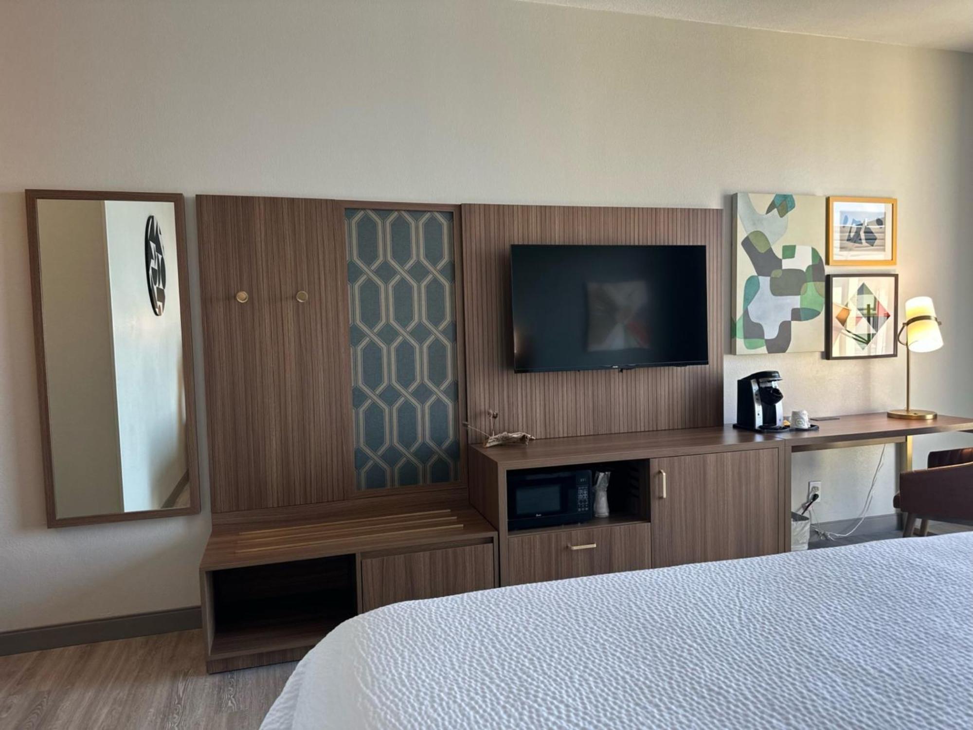 Premium King Room with Mountain View,1693282910:JPEG