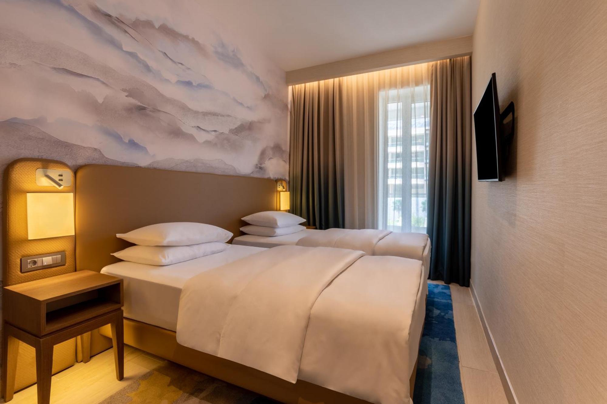 Deluxe Three-Bedroom Apartment with Sea View