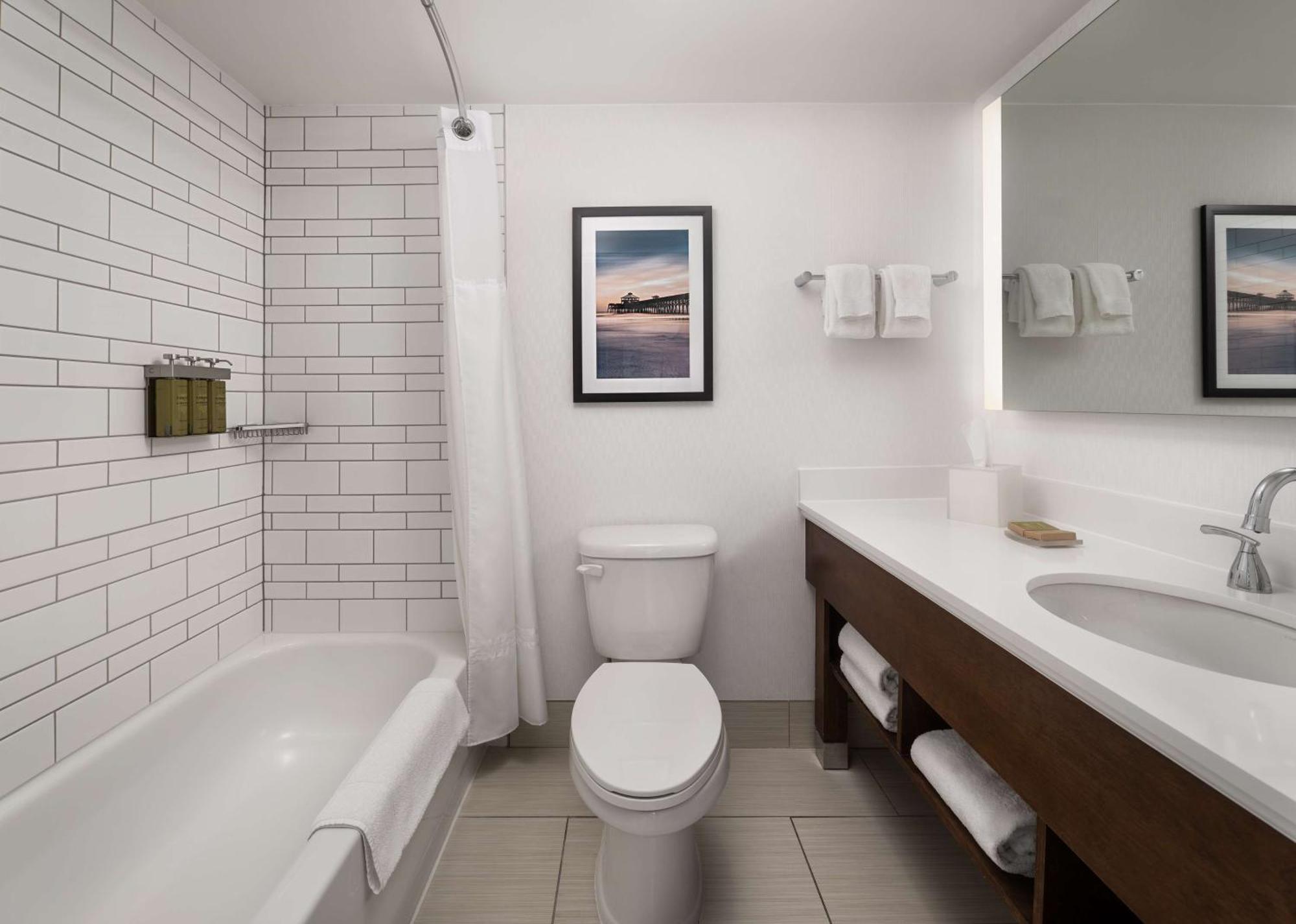 King Room with Ocean View - Hearing Accessible,1548126802:JPEG