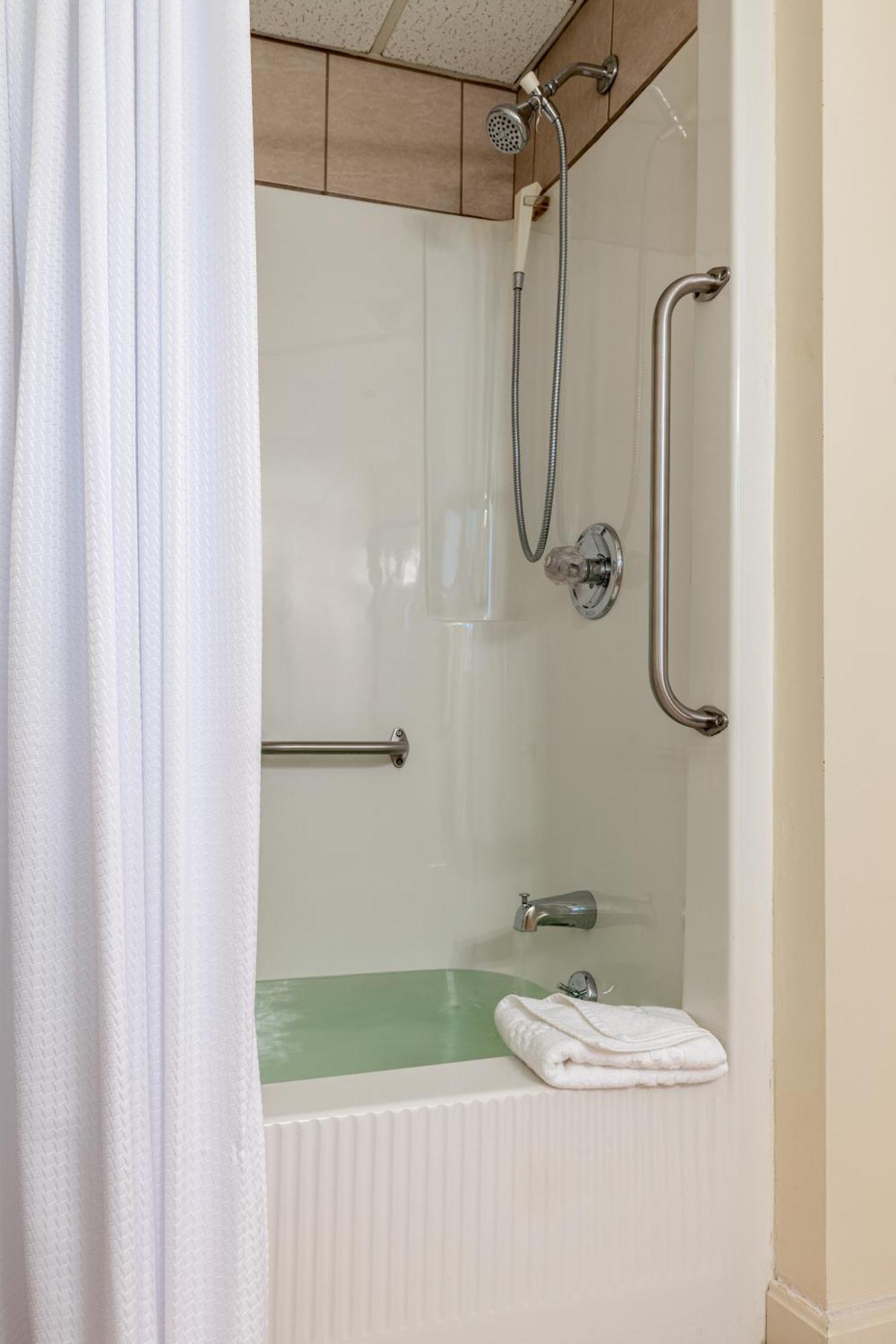 Queen Room - Disability Access,1549640689:JPEG