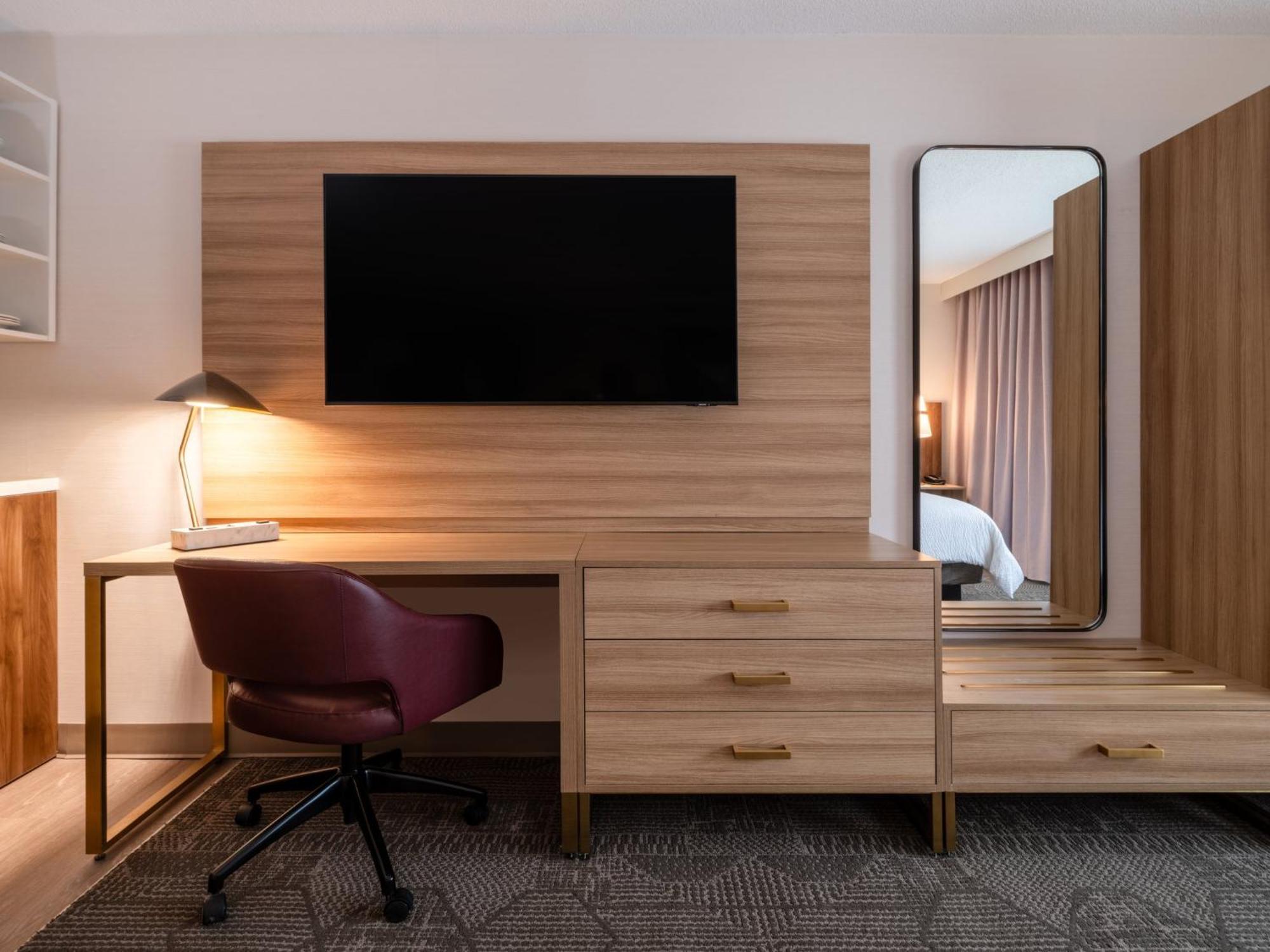 Studio Queen Suite,1557002242:JPEG