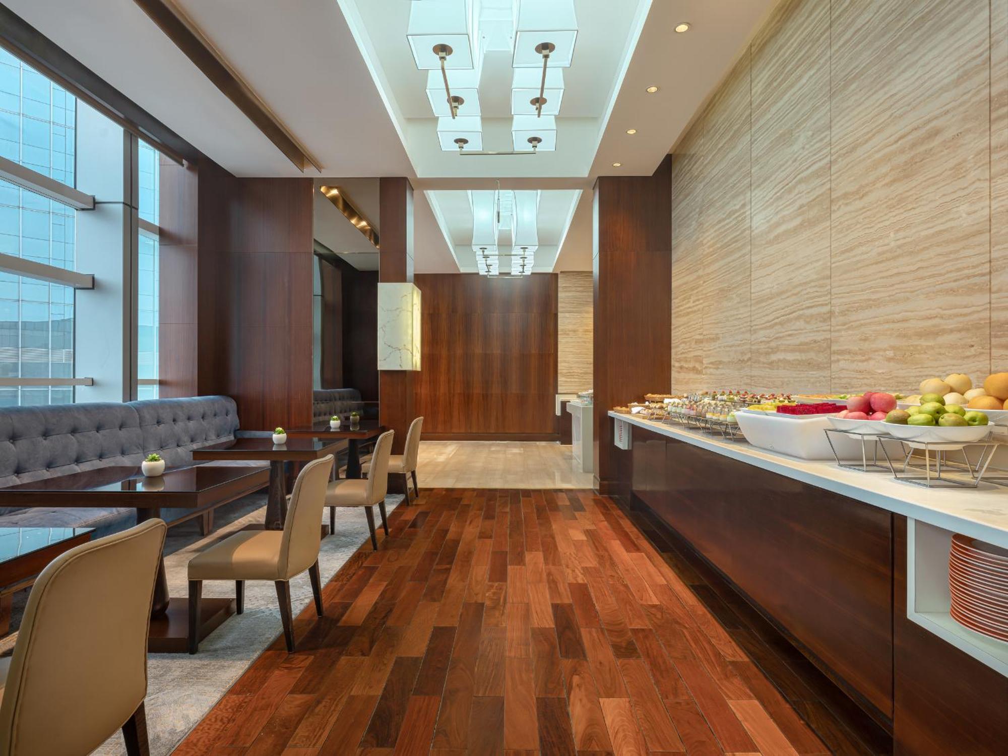 Apartment Suite, Club lounge access, 1 Bedroom Suite, 1 King