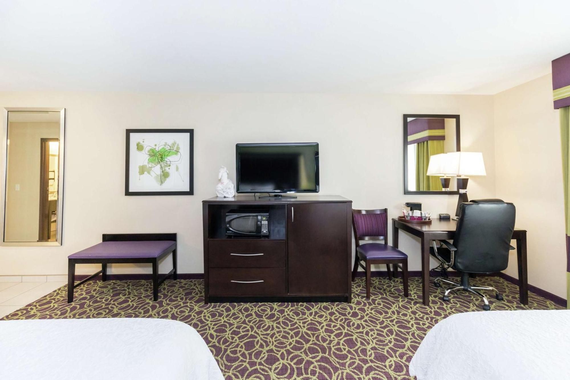 Queen Room Two Queen Beds Roll Shower Mobility Hearing Access or Non-Smoking,1551378457:JPEG