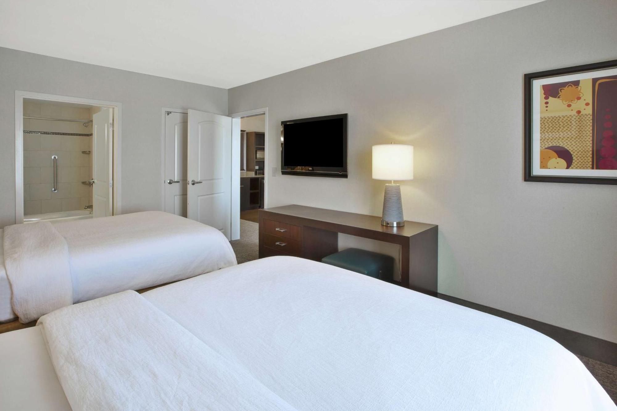 One-Bedroom Suite with Two Queen Beds - Hearing Access/Non-Smoking