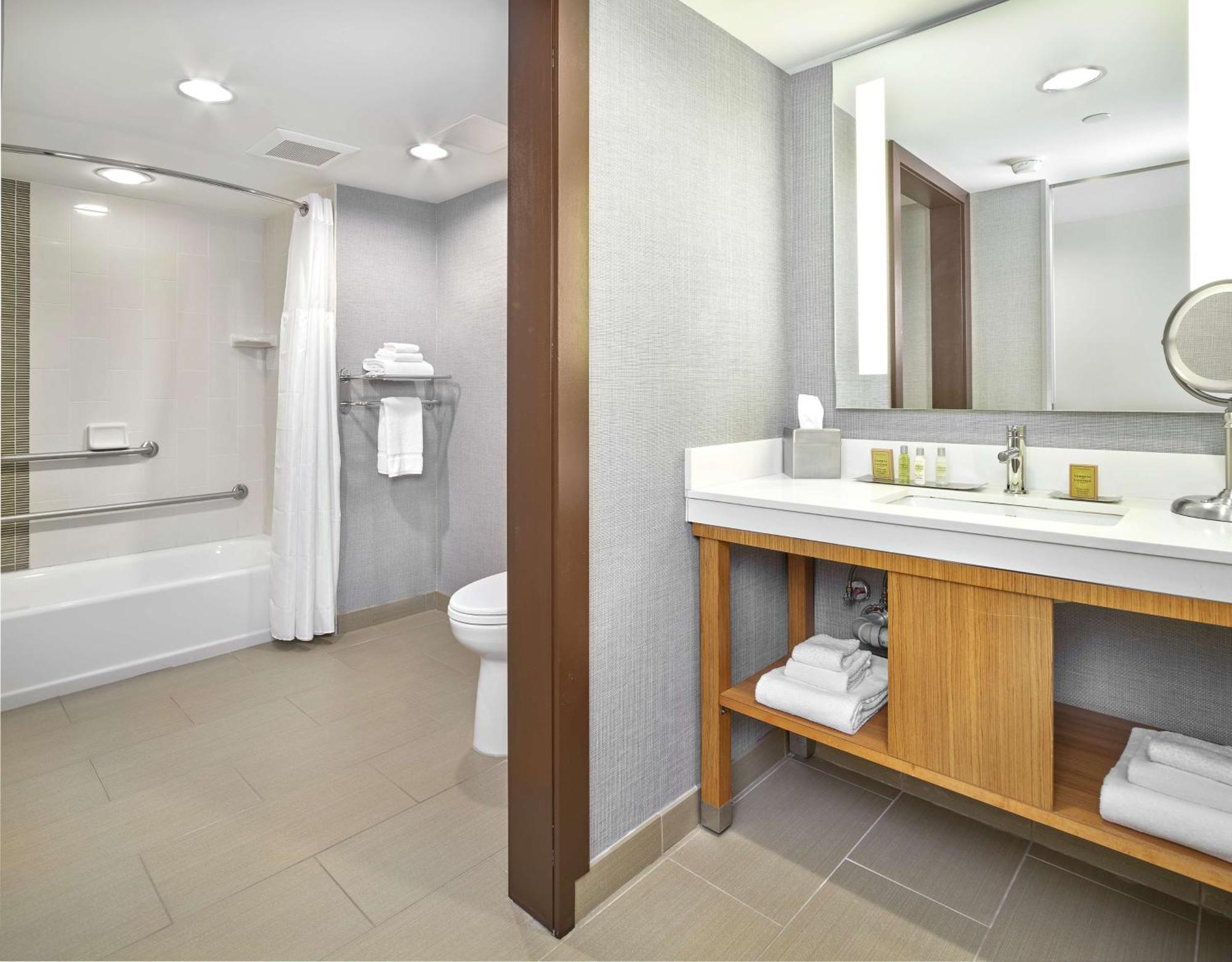 Queen Room with Two Queen Beds and Bath Tub - Mobility Access,1551464062:JPEG