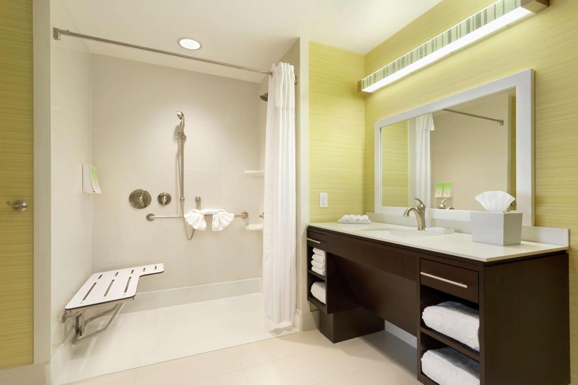 King Suite with Roll-In Shower - Non Smoking