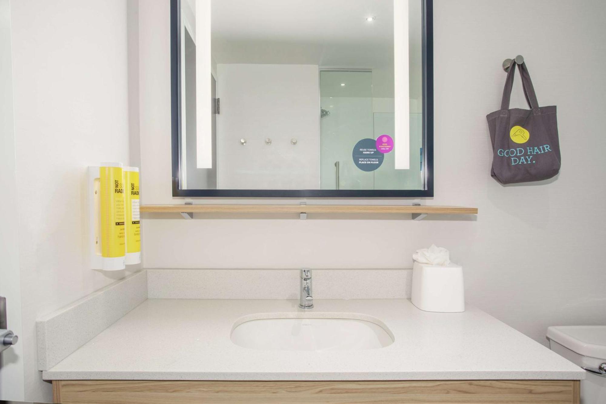 King Room,1551479467:JPEG