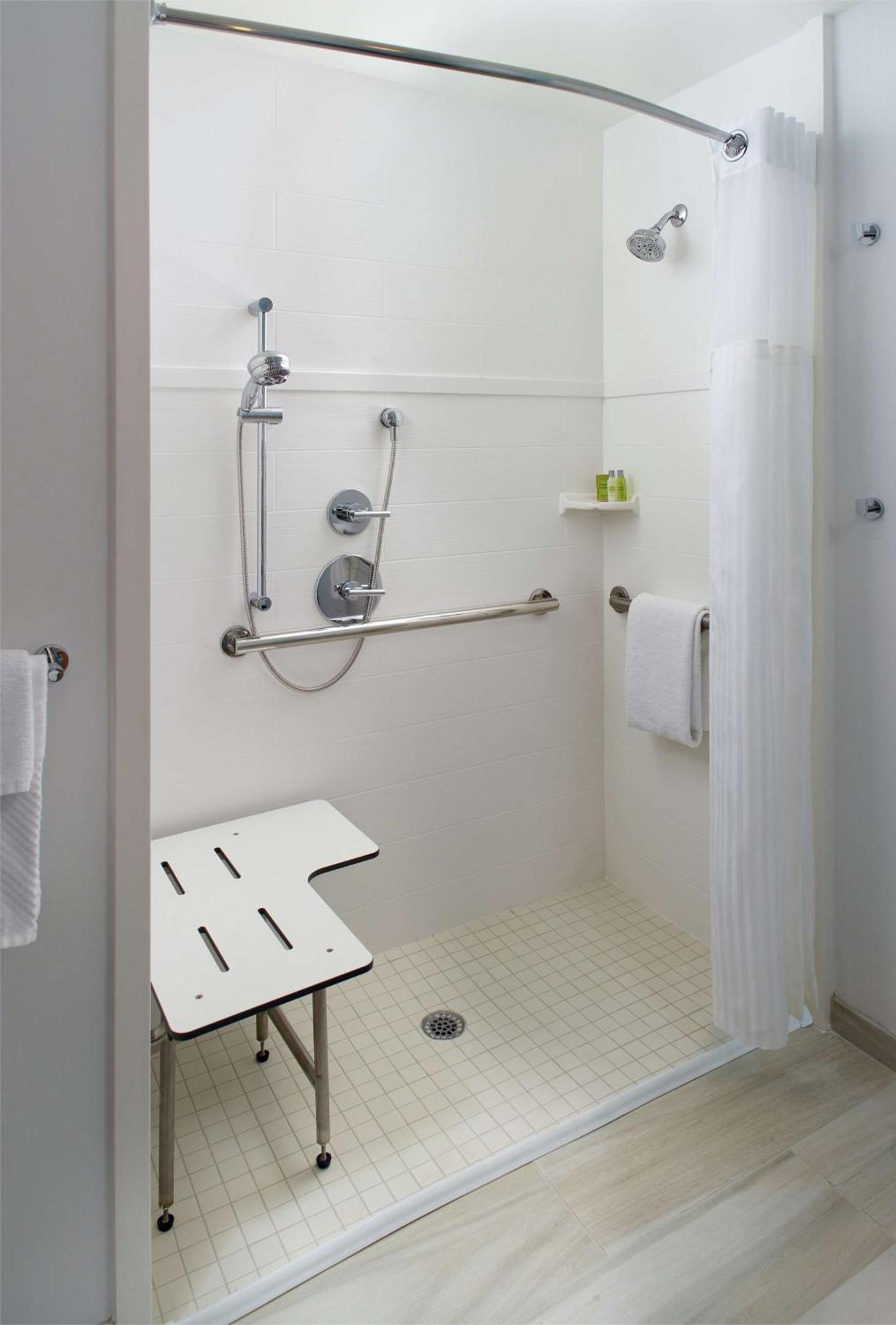 King Room with Roll-In Shower - Mobility/Hearing Accessible,1552125193:JPEG