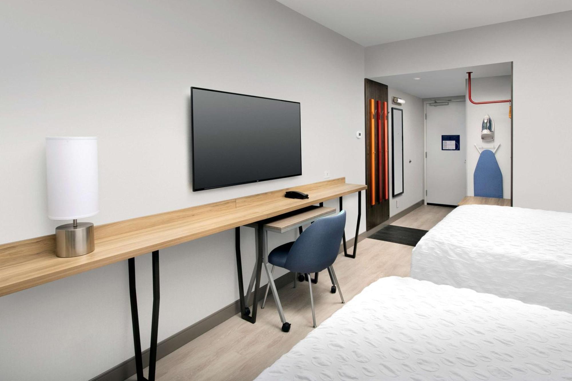 Queen Room with Two Queen Beds,1552132216:JPEG