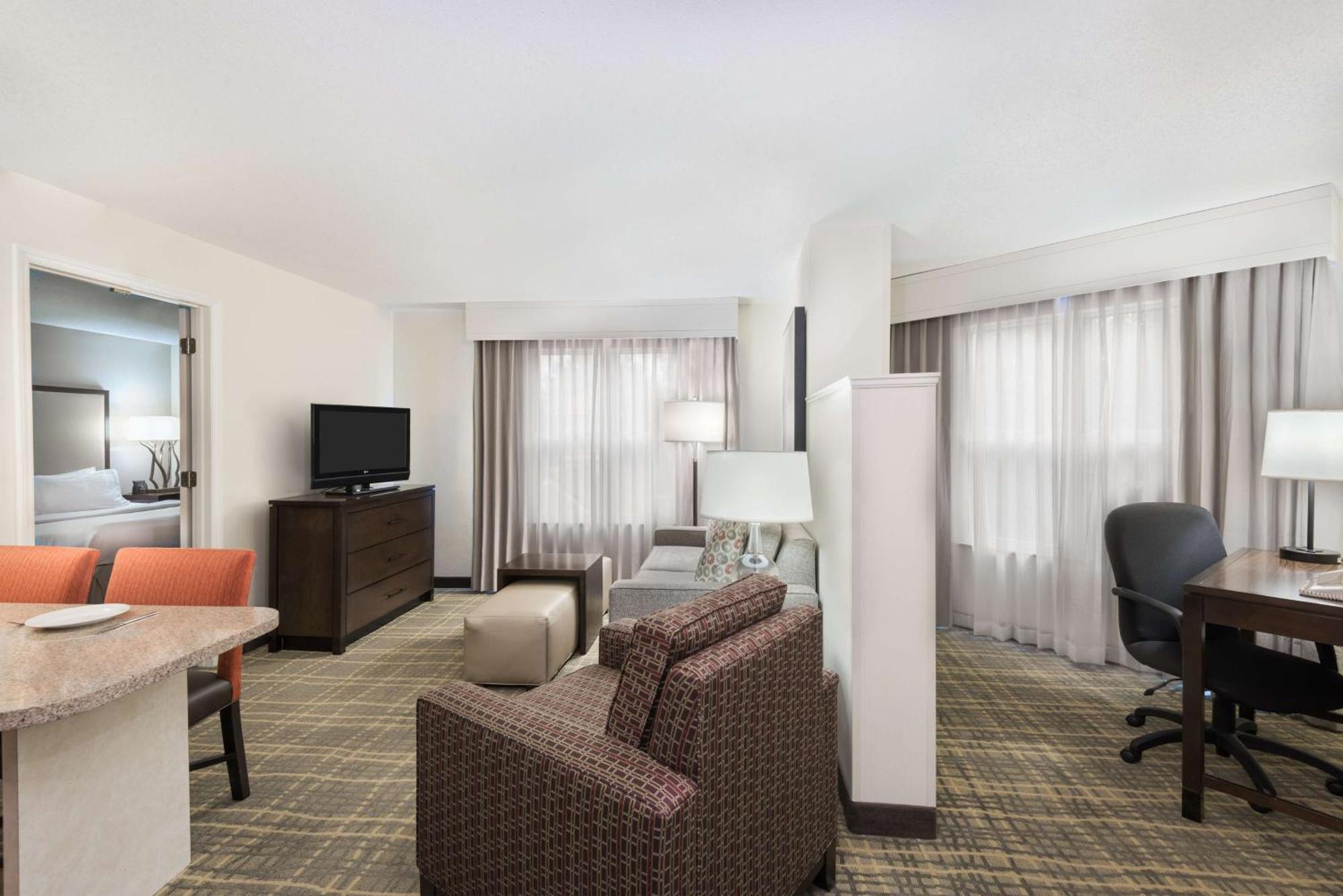 One-Bedroom King Suite - Non-Smoking