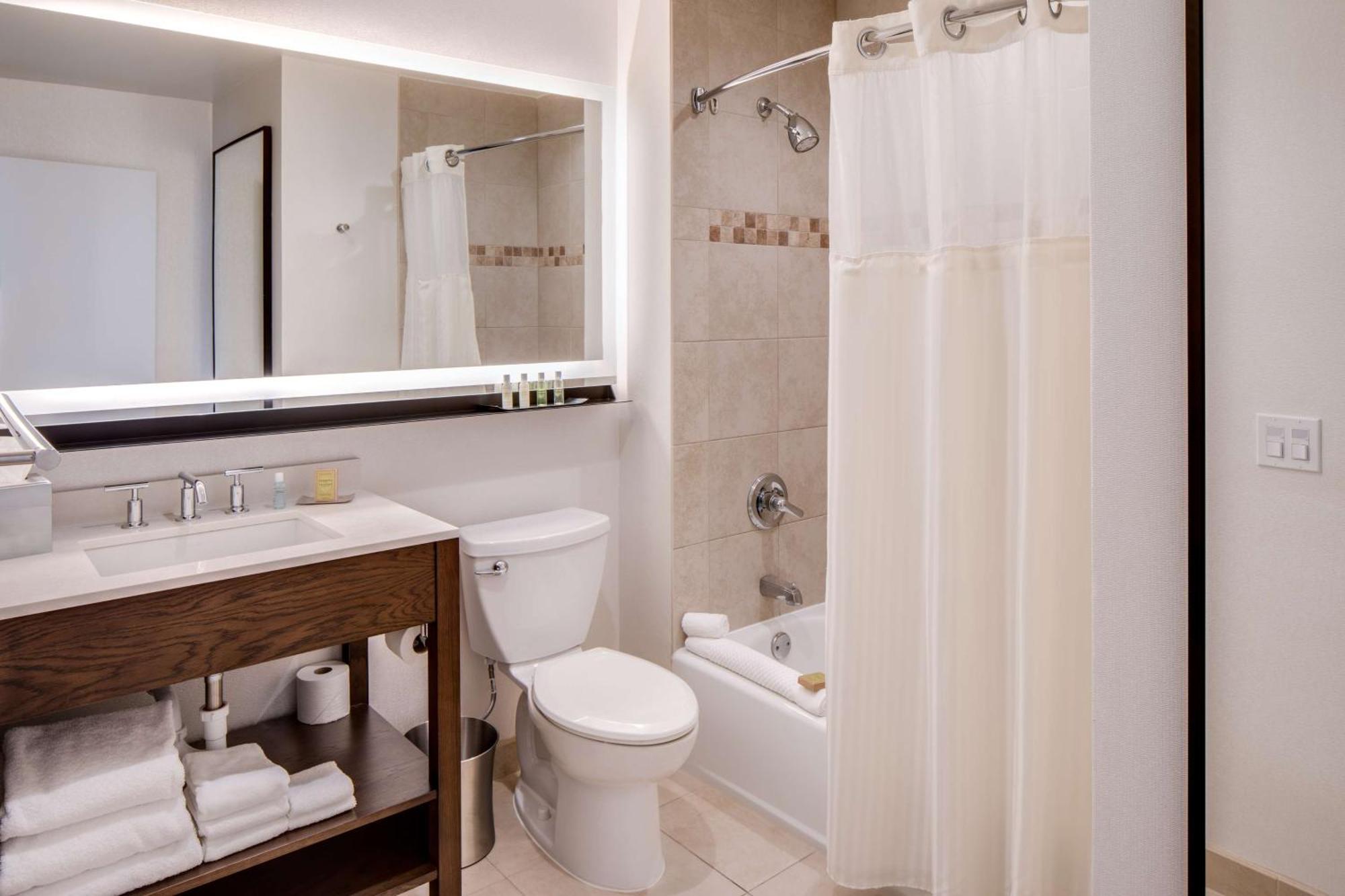 Junior King Suite with Sofa Bed,1552286461:JPEG