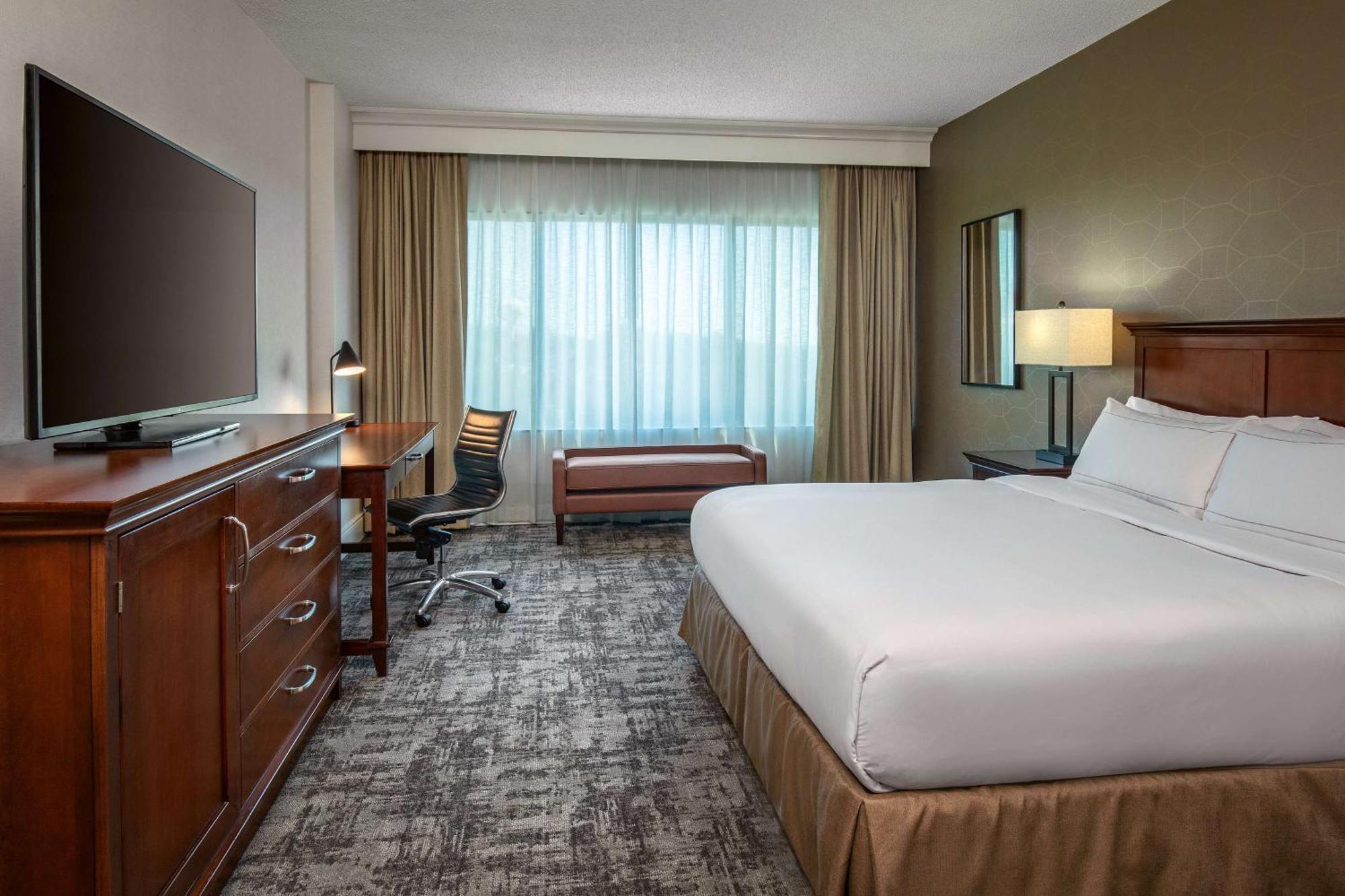 One-Bedroom King Suite,1552300735:JPEG