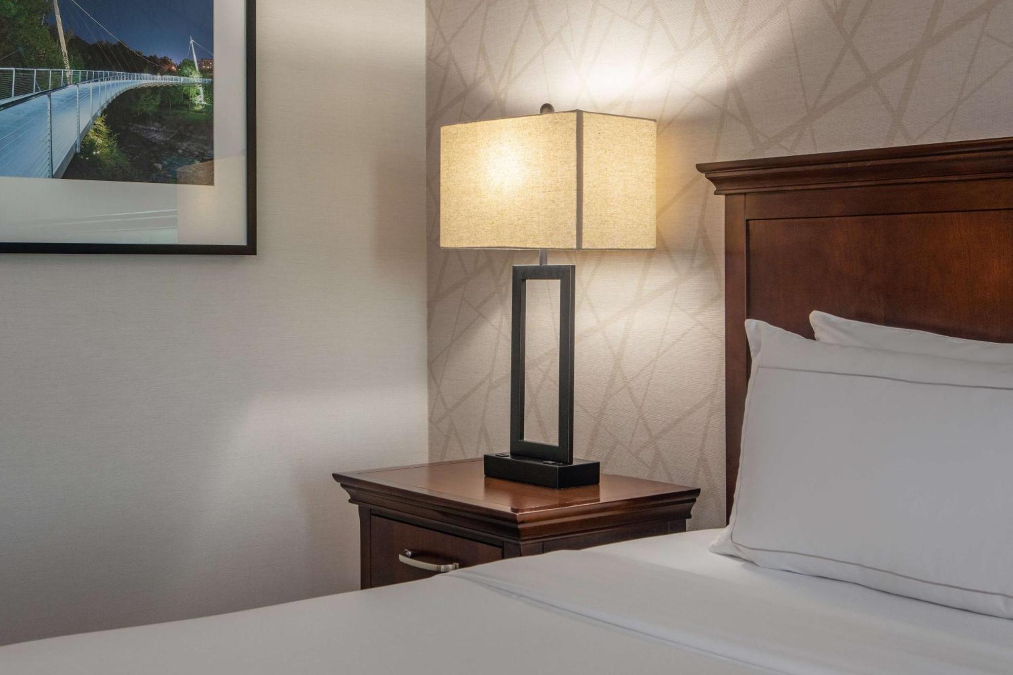 King Room with Bath Tub - Mobility Access,1552300747:JPEG