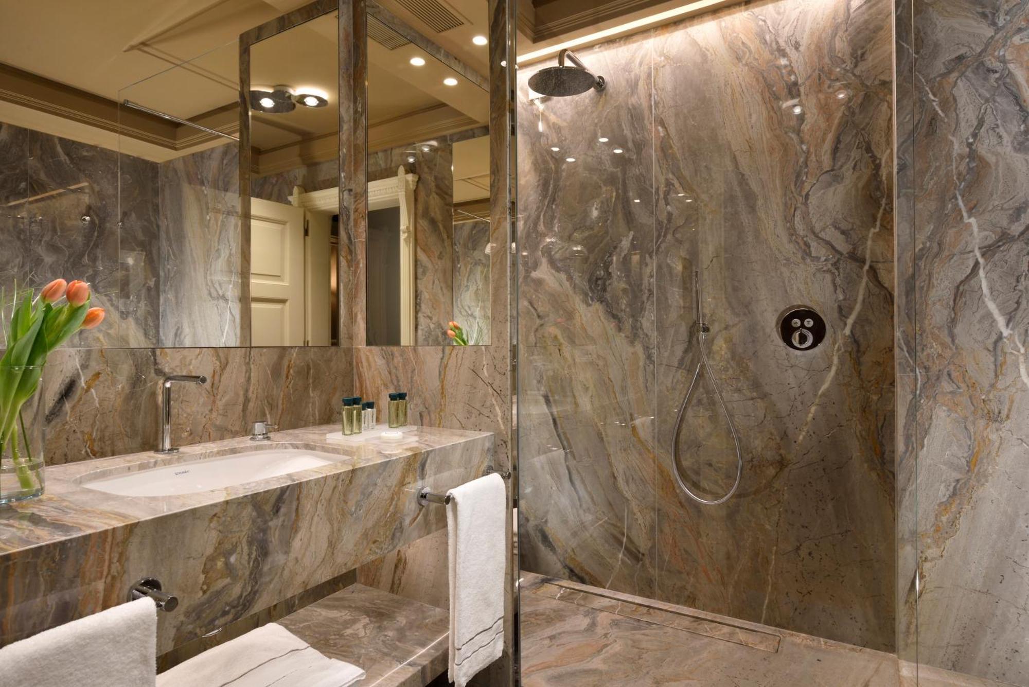 Deluxe Lake View with Balcony,1554124609:JPEG