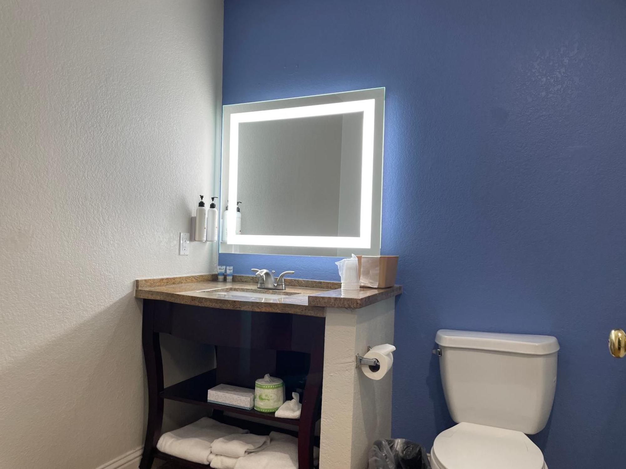 King Room - Non-Smoking,1556618641:JPEG